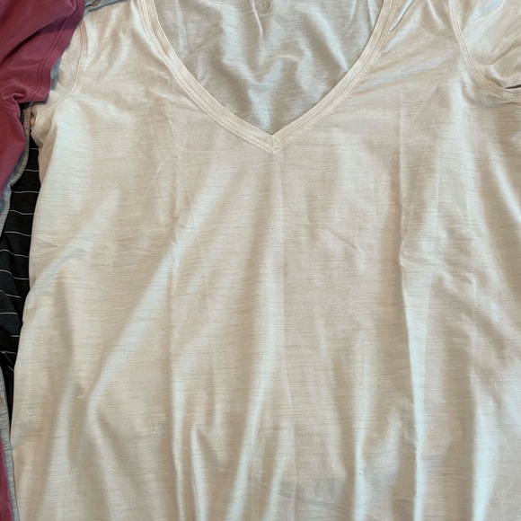 4 LULULEMON short sleeve tees - Picture 2 of 6